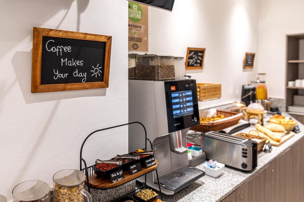 Fraser Suites Paris La Defense Courbevoie Luaran gambar A coffee machine