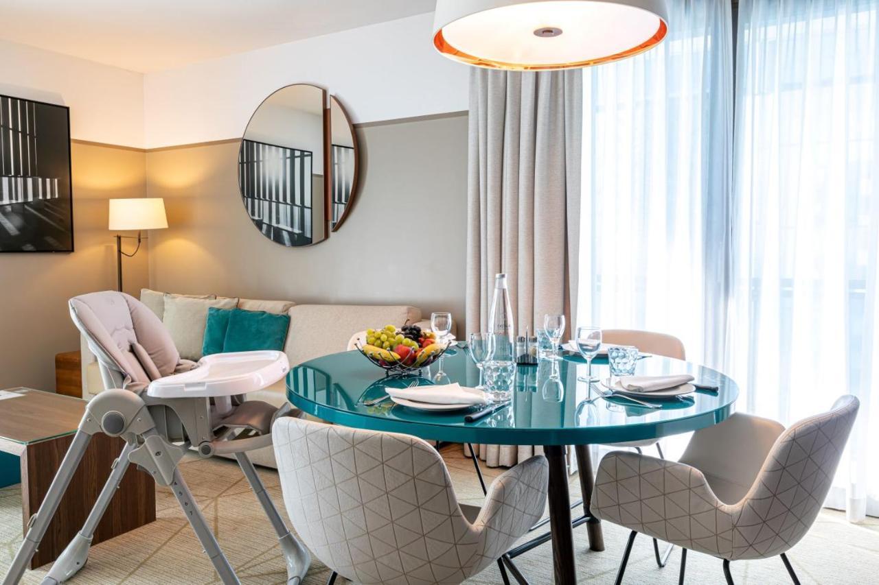 Fraser Suites Paris La Defense Courbevoie Luaran gambar A dining room