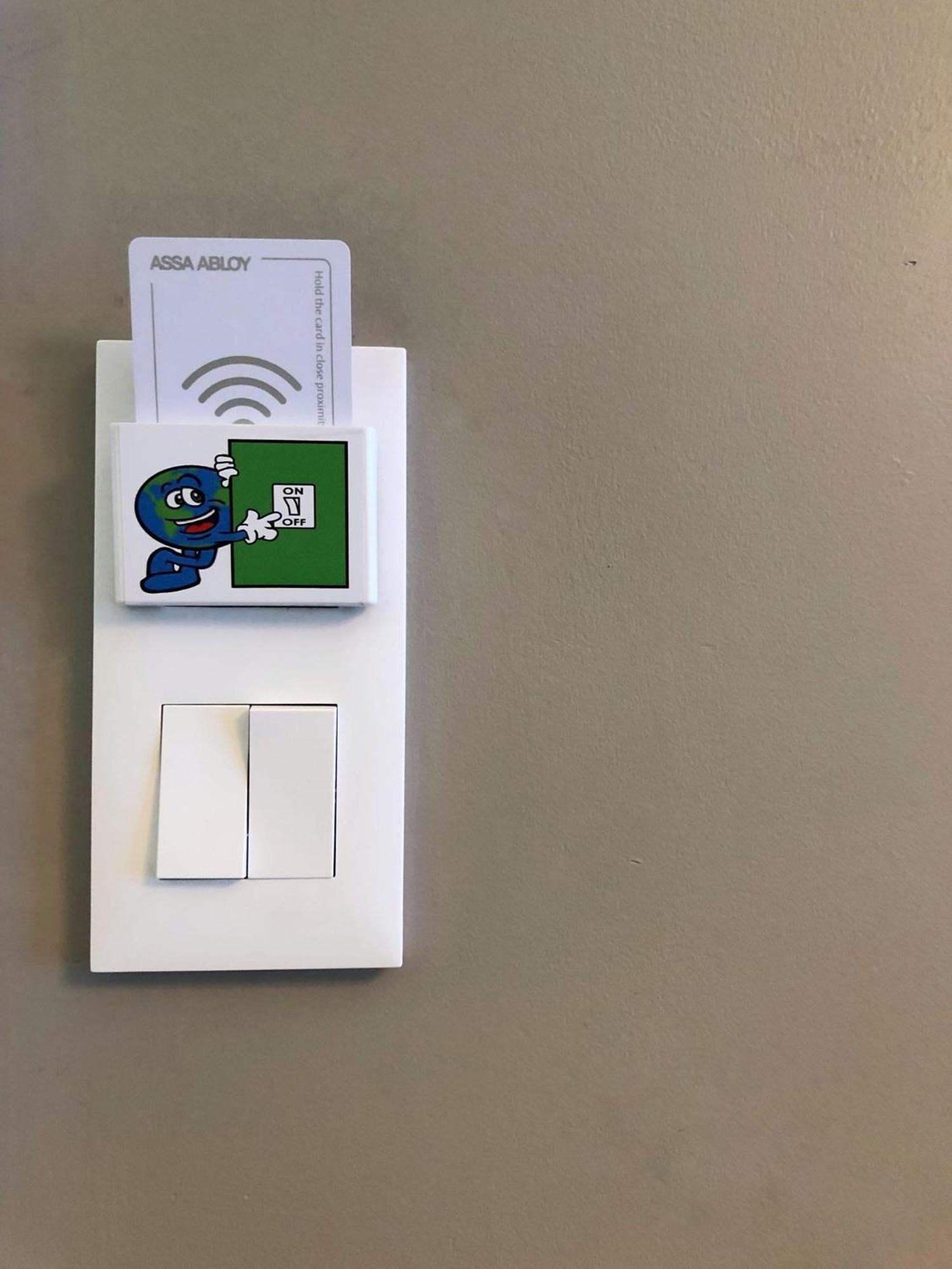 Fraser Suites Paris La Defense Courbevoie Luaran gambar A key card reader