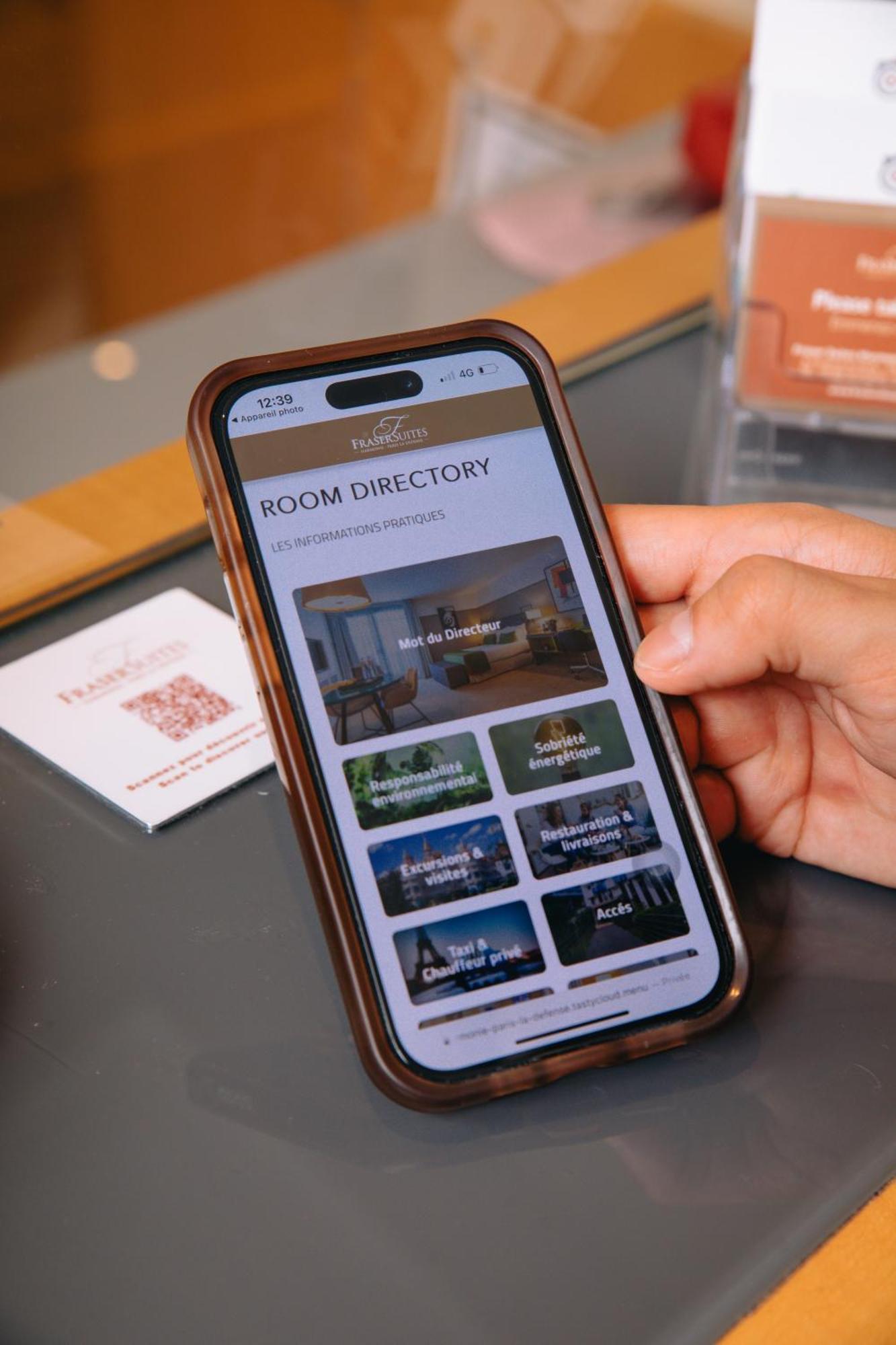 Fraser Suites Paris La Defense Courbevoie Luaran gambar A hotel room directory app