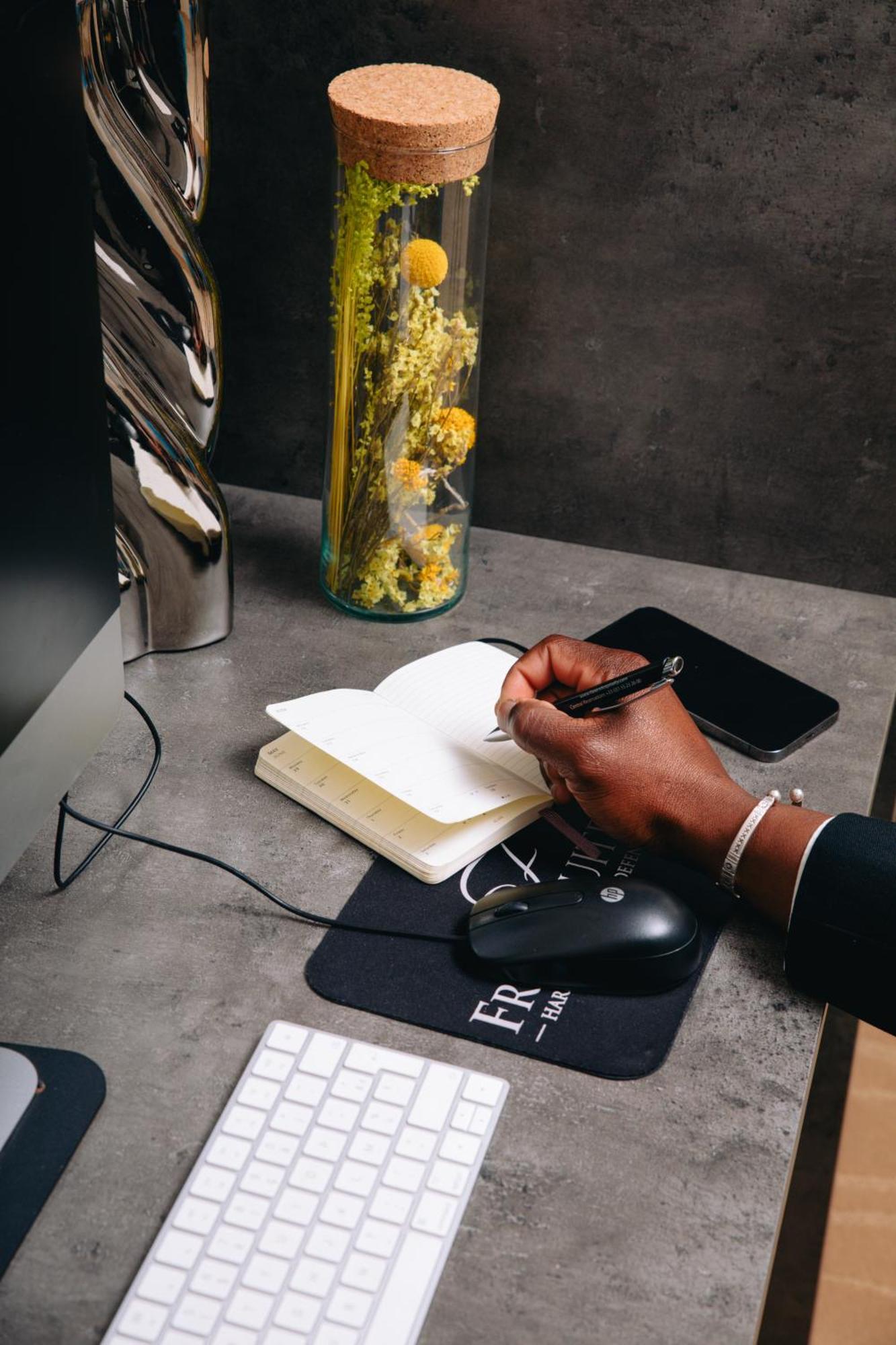Fraser Suites Paris La Defense Courbevoie Luaran gambar A wireless mouse
