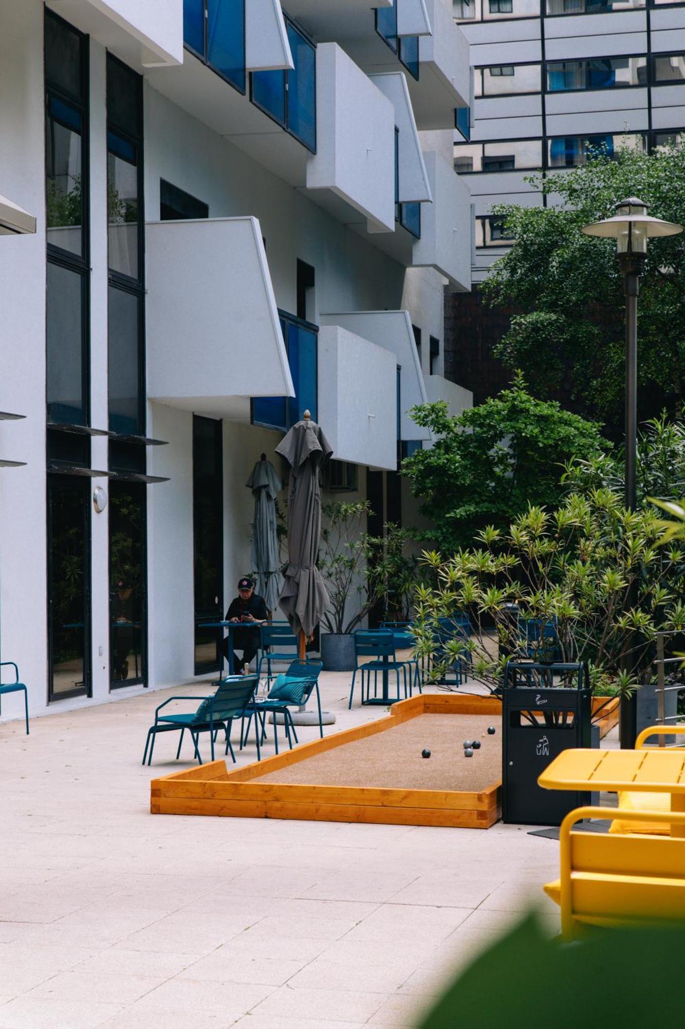 Fraser Suites Paris La Defense Courbevoie Luaran gambar A bocce ball court in the courtyard of the University of New South Wales, Australia