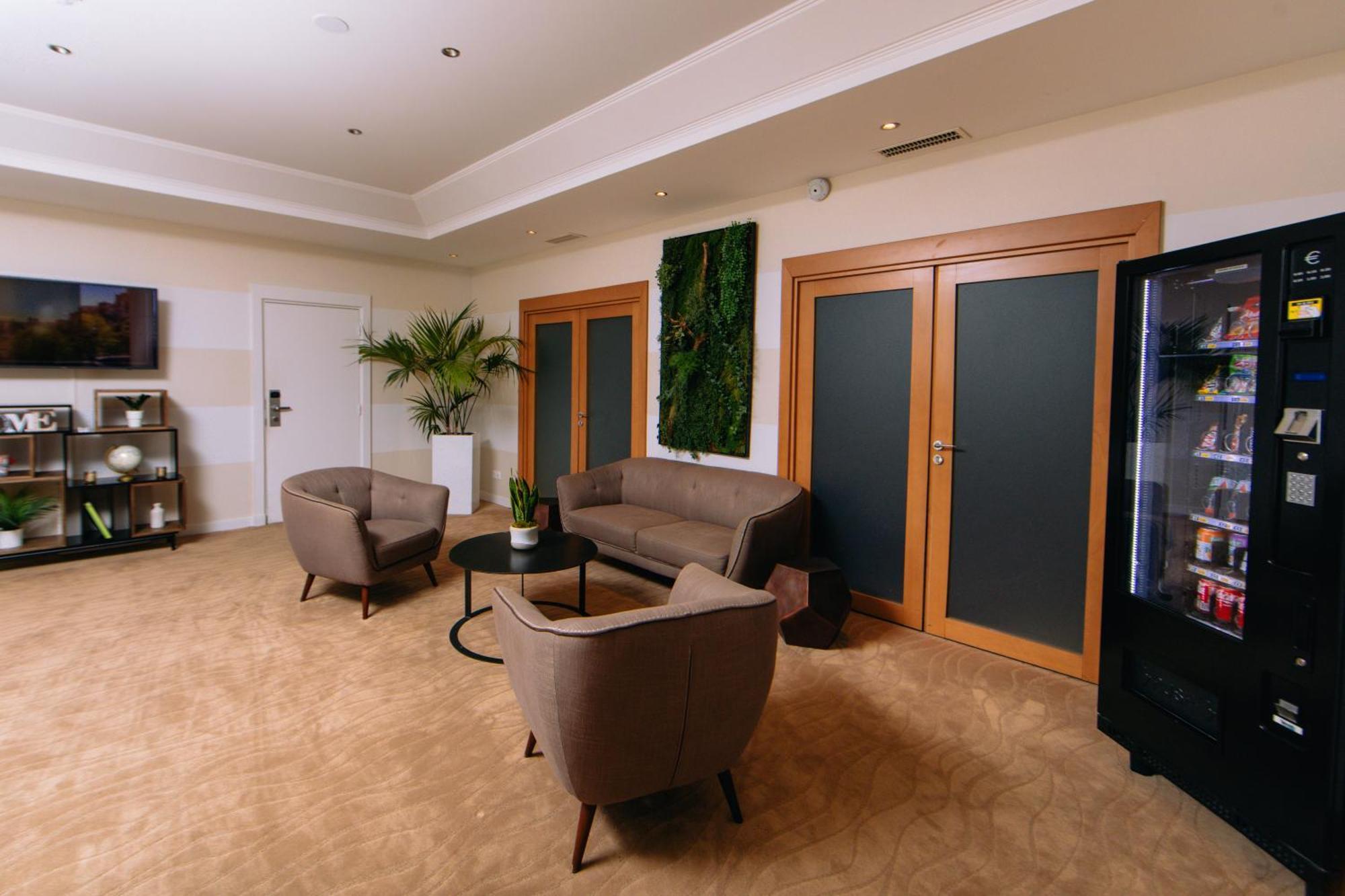Fraser Suites Paris La Defense Courbevoie Luaran gambar The waiting room at the clinic