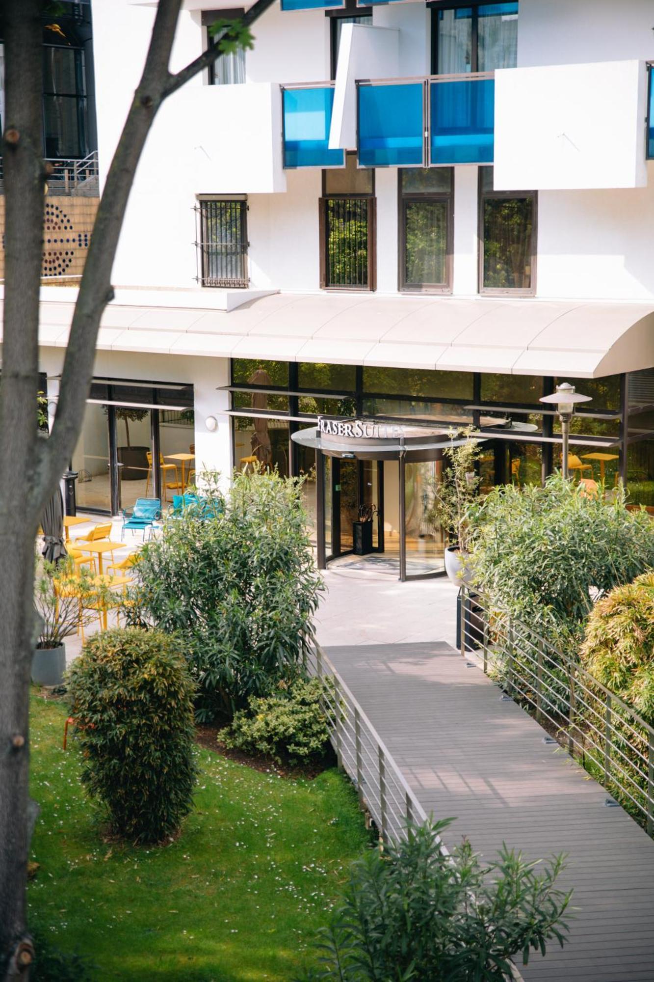Fraser Suites Paris La Defense Courbevoie Luaran gambar Entrance of the hotel