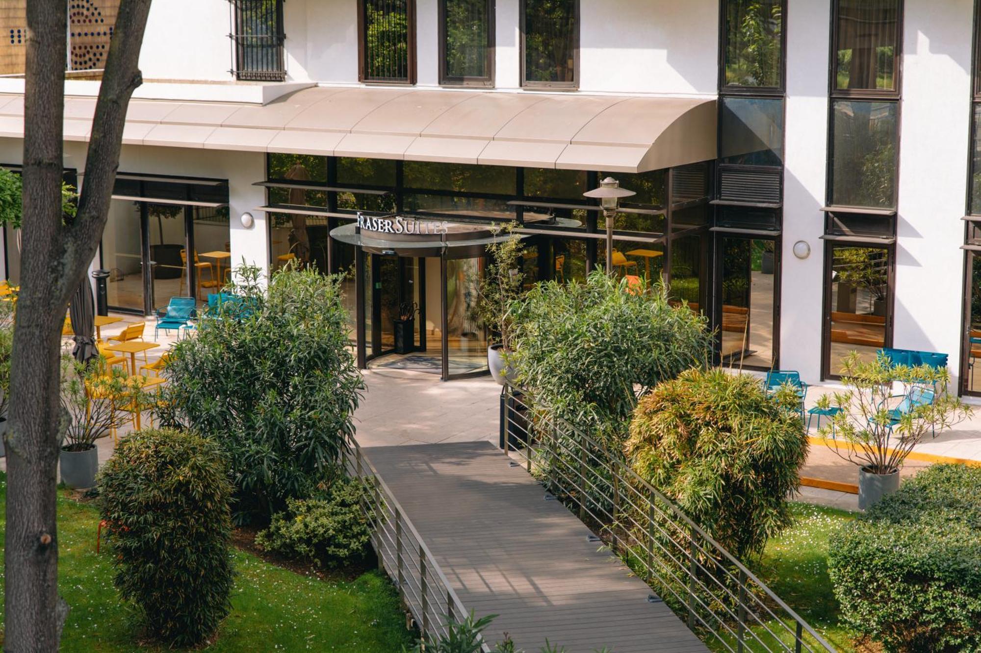 Fraser Suites Paris La Defense Courbevoie Luaran gambar Entrance of the hotel