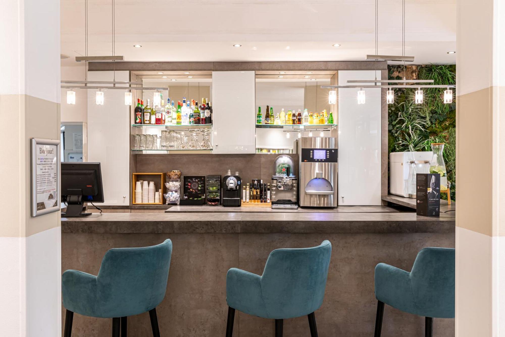 Fraser Suites Paris La Defense Courbevoie Luaran gambar The bar at the lounge