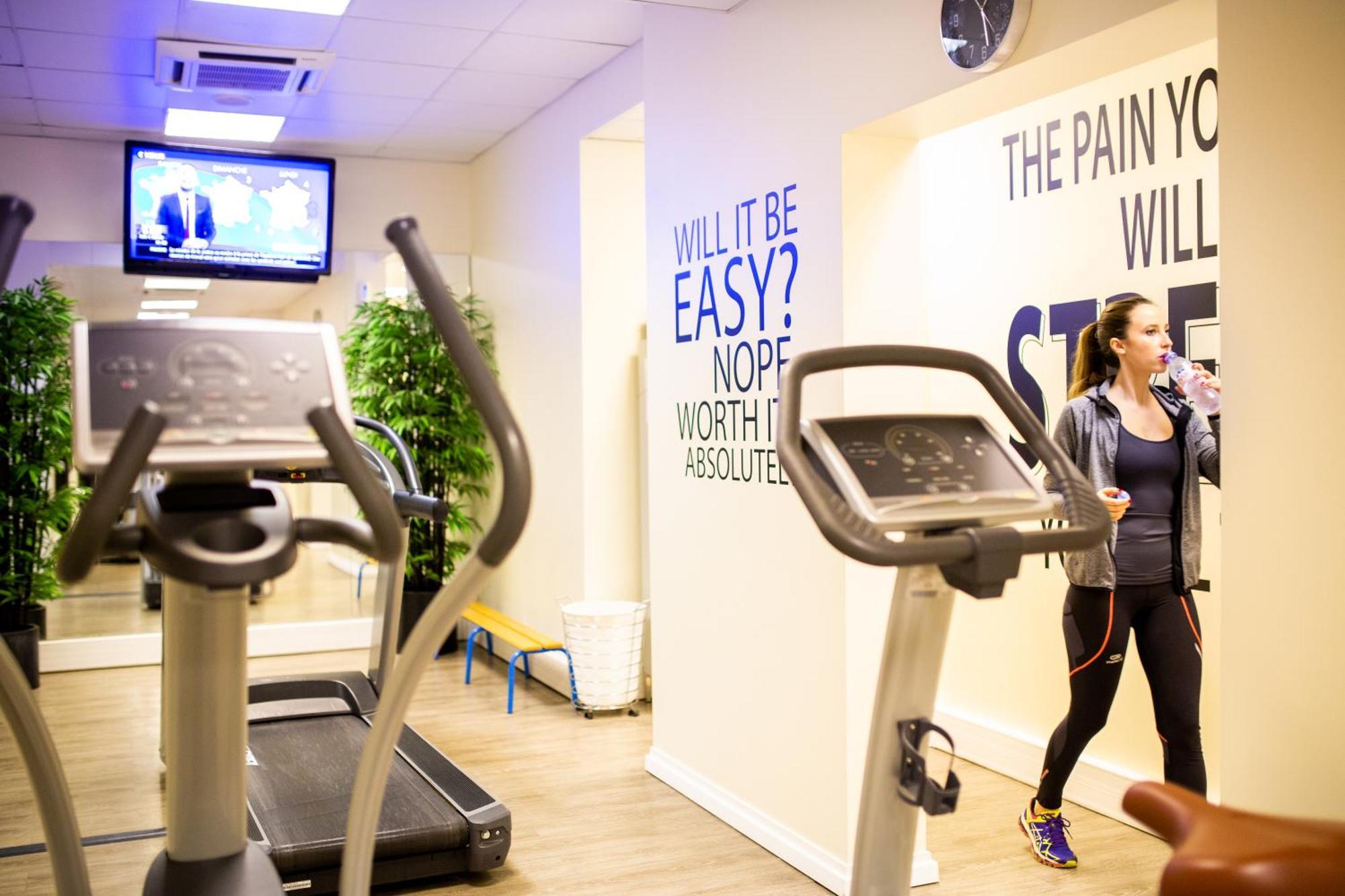 Fraser Suites Paris La Defense Courbevoie Luaran gambar The gym at the London Bridge campus