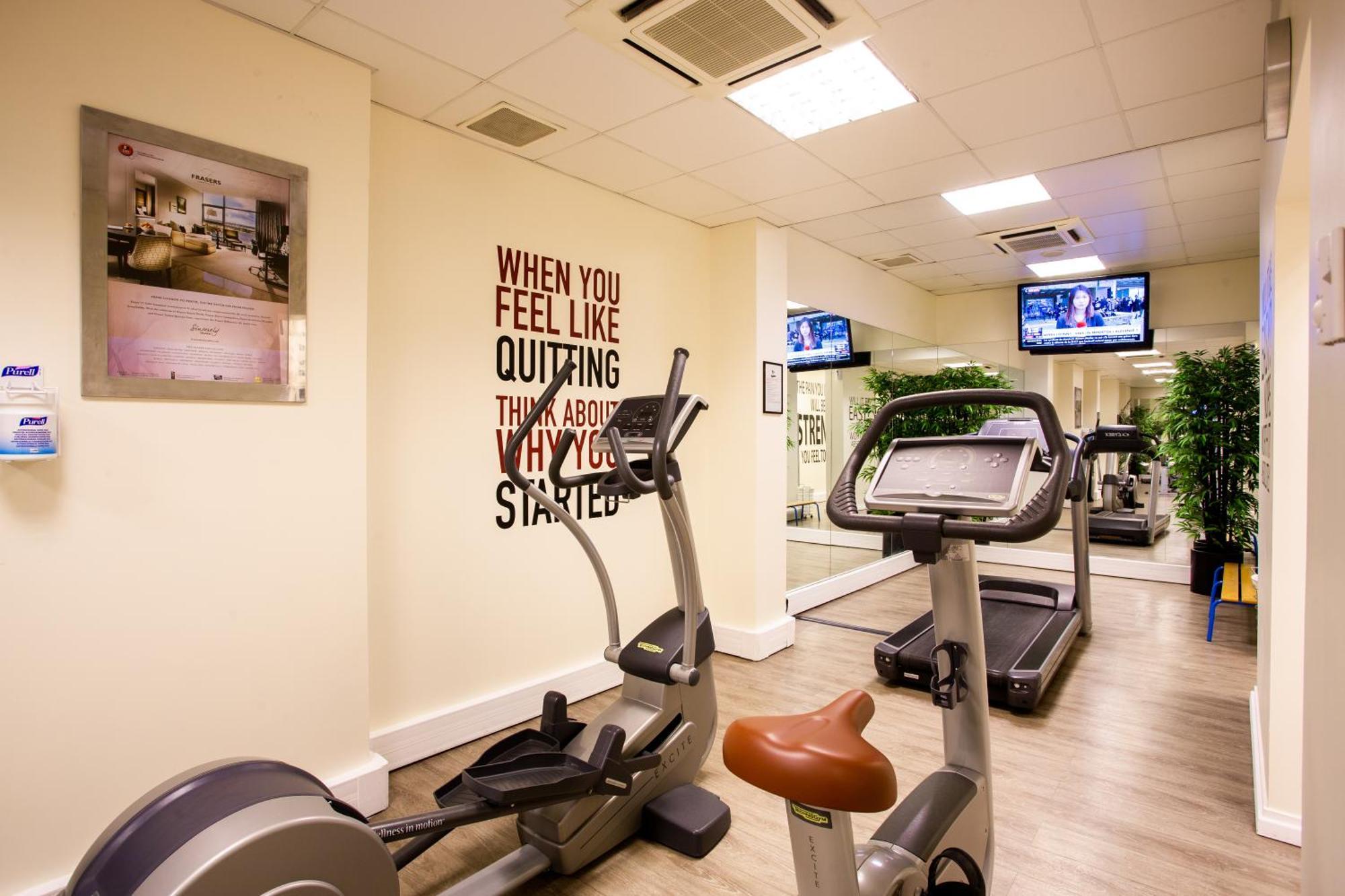 Fraser Suites Paris La Defense Courbevoie Luaran gambar The gym at the hotel