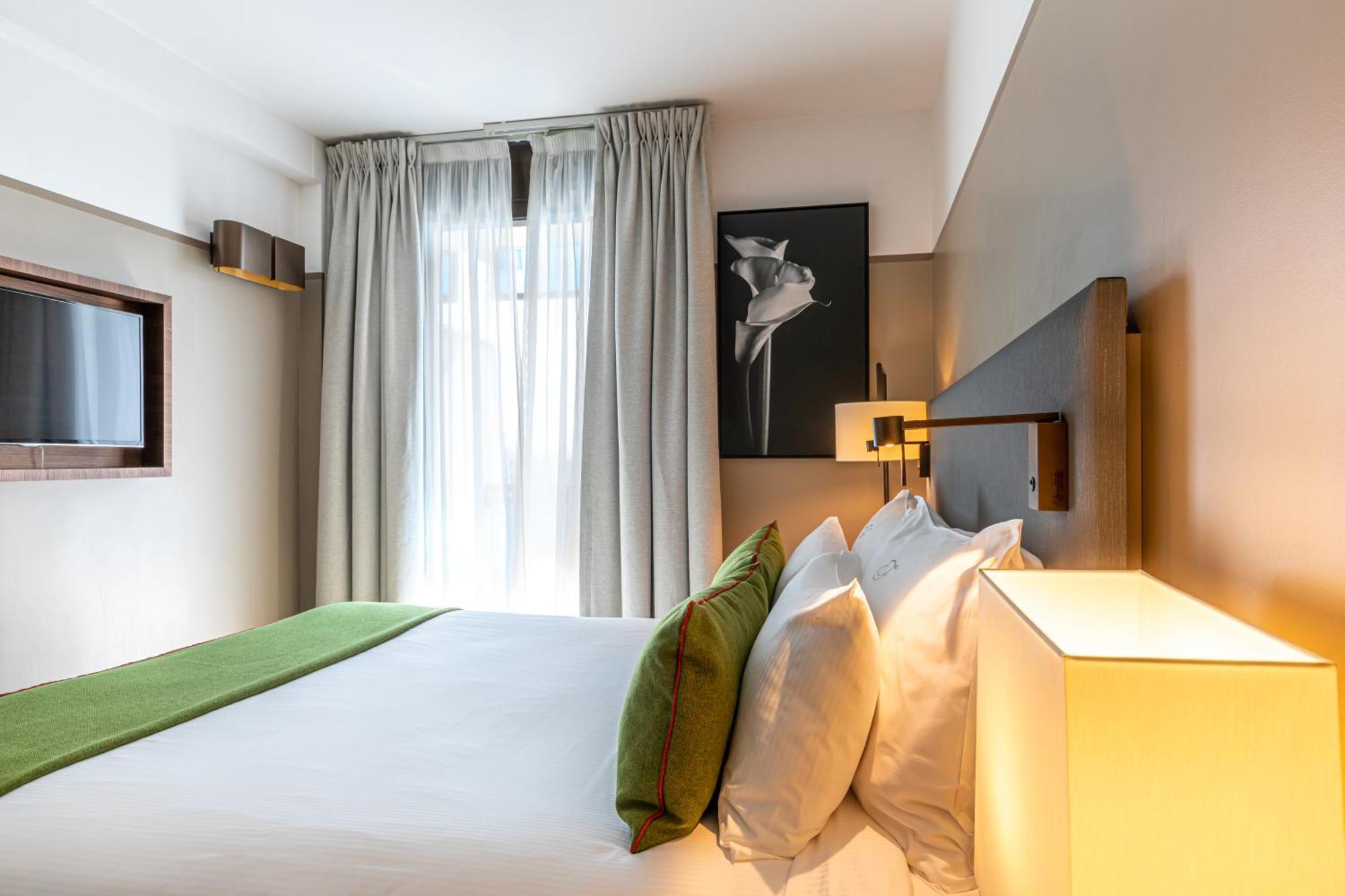 Fraser Suites Paris La Defense Courbevoie Luaran gambar A room at the hotel