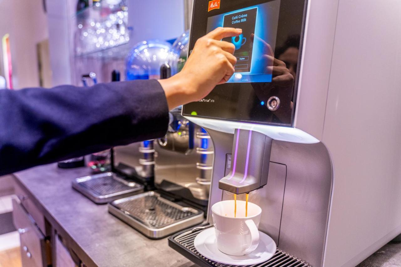 Fraser Suites Paris La Defense Courbevoie Luaran gambar A coffee machine
