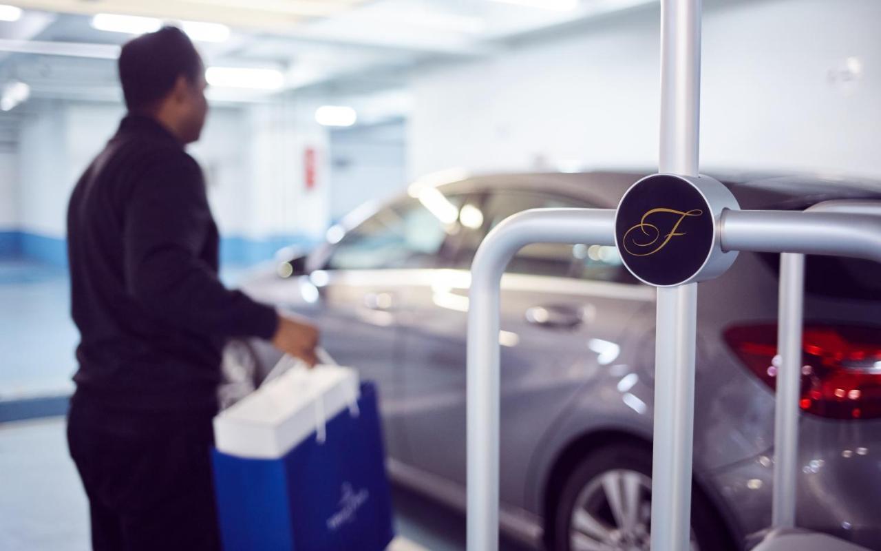 Fraser Suites Paris La Defense Courbevoie Luaran gambar Valet parking at the Four Seasons Hotel, London